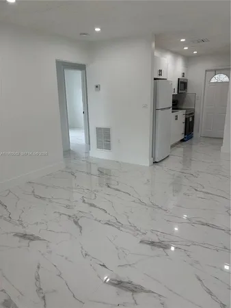 $2,250 | 6172 Southwest 44th Street, Unit 1, Davie, FL 33314