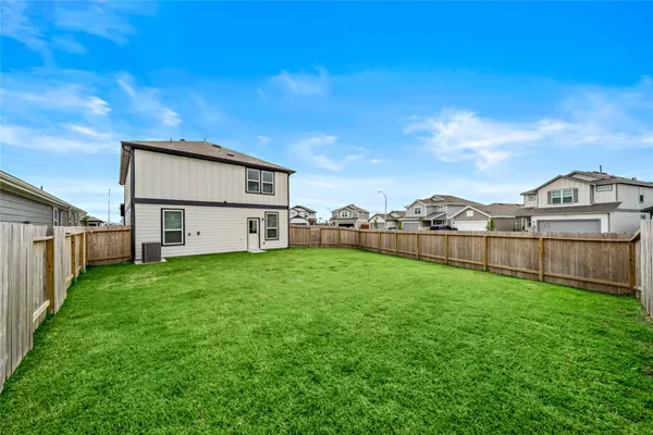 a view of a back yard
