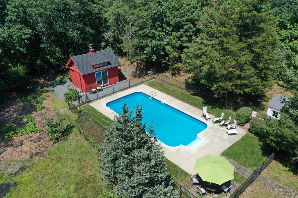 4 Lookout Point Road Plymouth, MA 02360 - Photo 4 of 35 Gallery Image 4