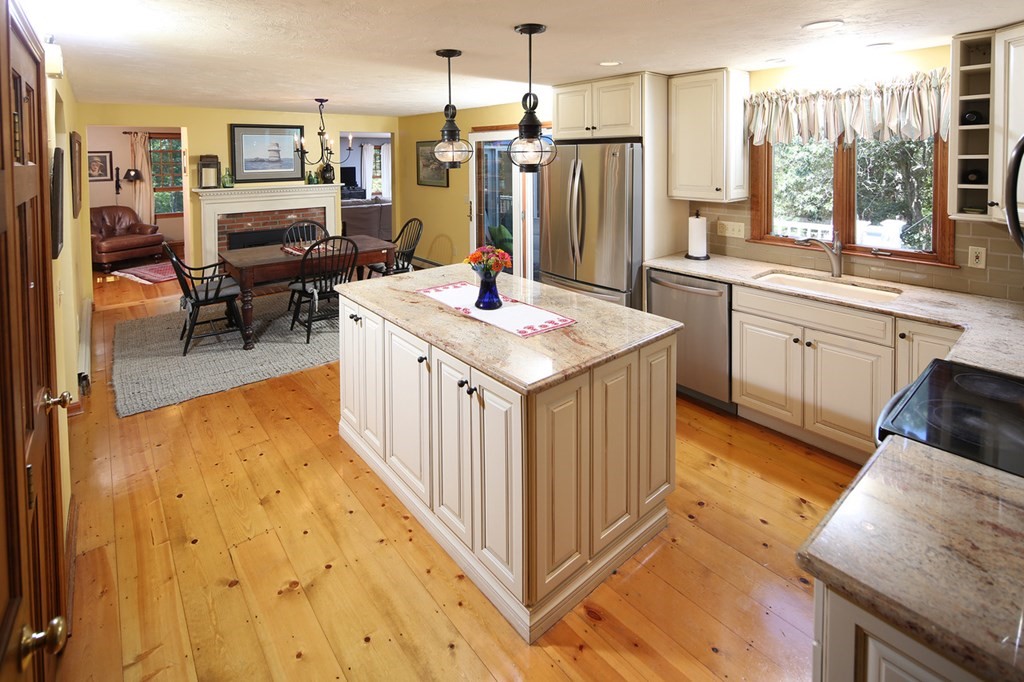 4 Lookout Point Road Plymouth, MA 02360 - Photo 7 of 35 Gallery Image 7