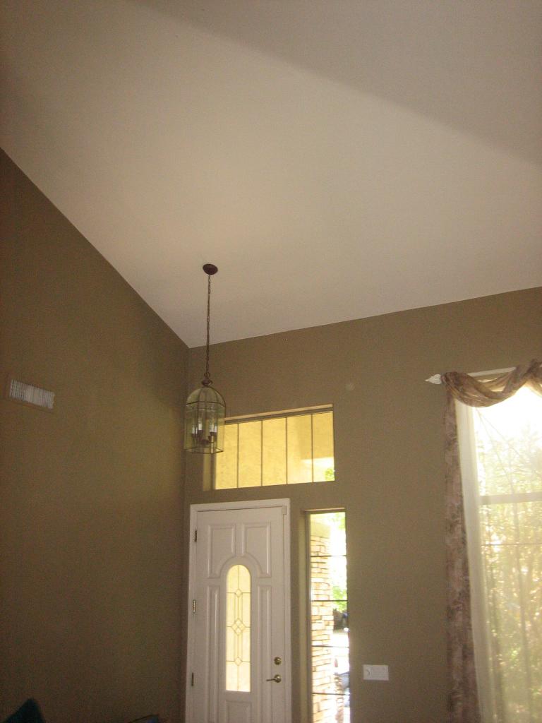 2728 East Carson Road Phoenix, AZ 85042 - Photo 4 of 4 Vaulted Ceilings
