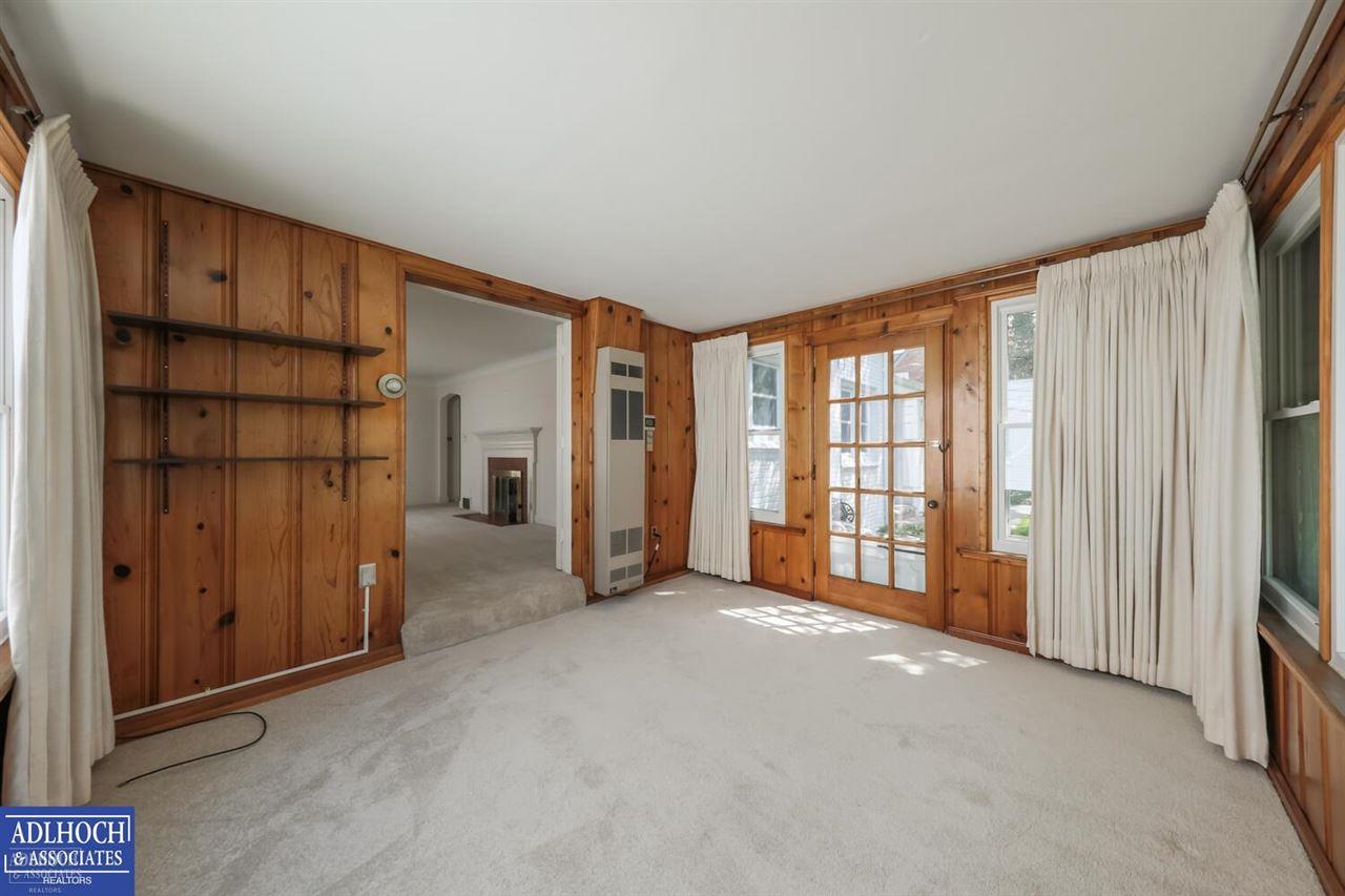 1395 Hampton Road Grosse Pointe Woods, MI 48236 - Photo 9 of 29