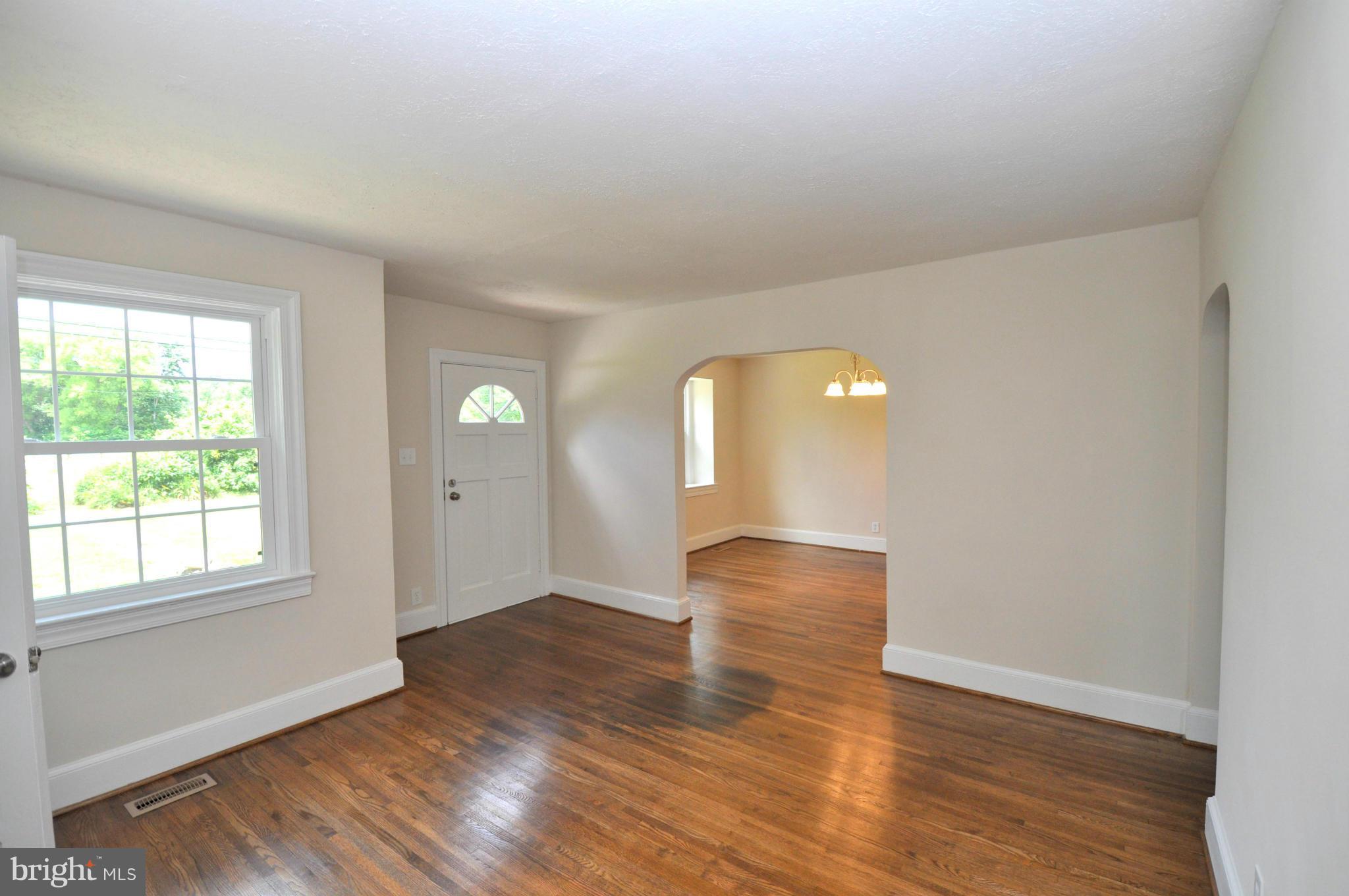 16124 Brandy Road Culpeper, VA 22701 - Photo 8 of 26 Living Room