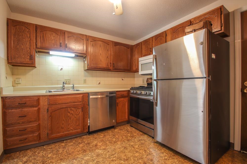 379 Huse Road, Unit 31 Manchester, NH 03103 - Photo 13 of 19