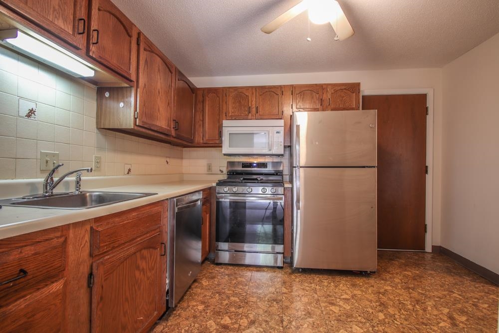 379 Huse Road, Unit 31 Manchester, NH 03103 - Photo 4 of 19