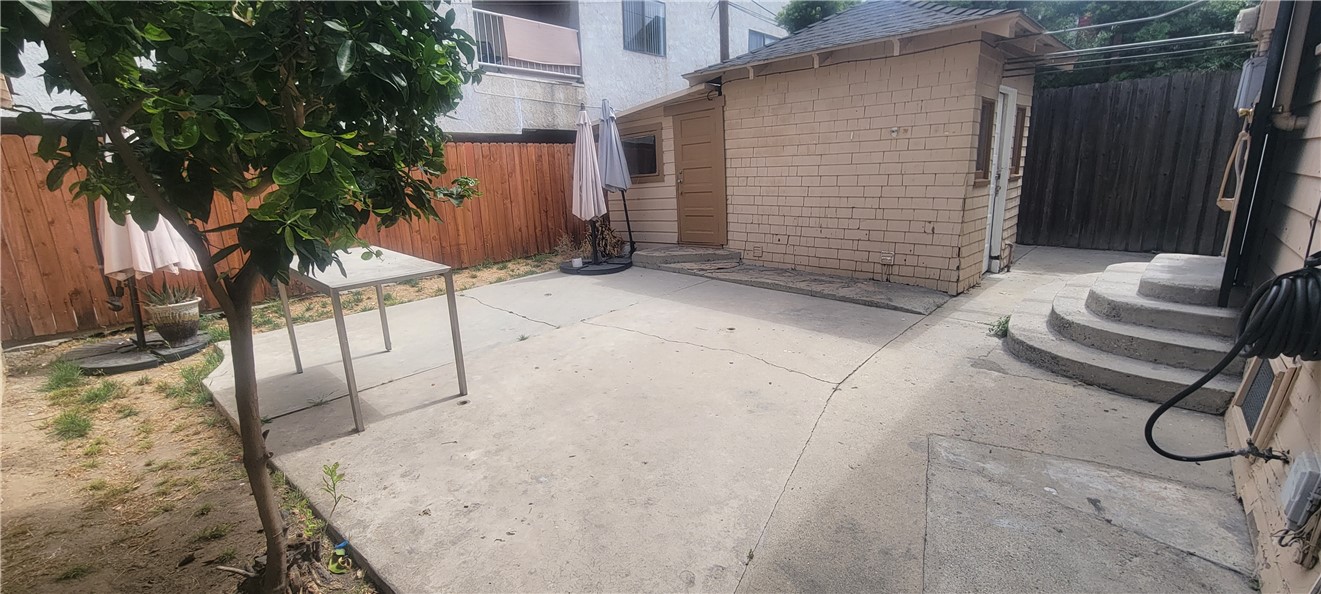 411 East 8th Street Long Beach, CA 90813 - Photo 26 of 31 Backyard