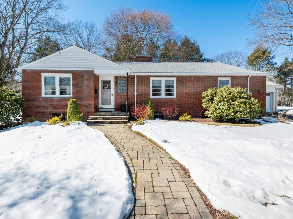 9 Southwood Road Worcester, MA 01609 - Photo 1 of 38 Gallery Image 1