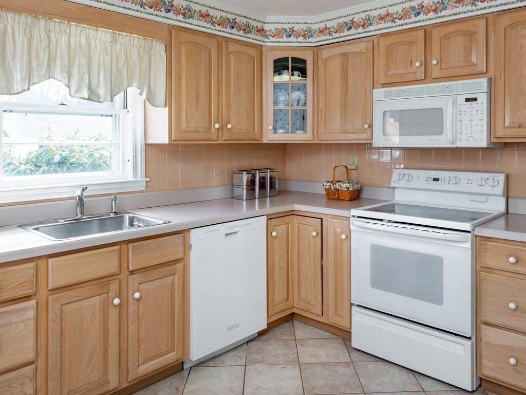 9 Southwood Road Worcester, MA 01609 - Photo 12 of 38 Gallery Image 12