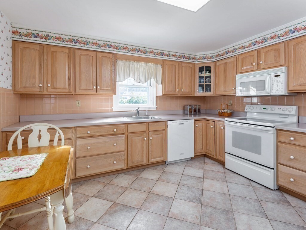 9 Southwood Road Worcester, MA 01609 - Photo 13 of 38 Gallery Image 13