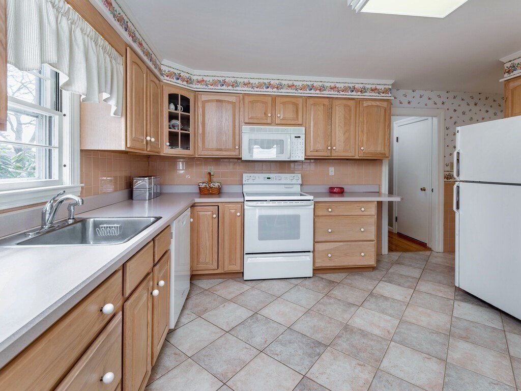 9 Southwood Road Worcester, MA 01609 - Photo 16 of 38 Gallery Image 16