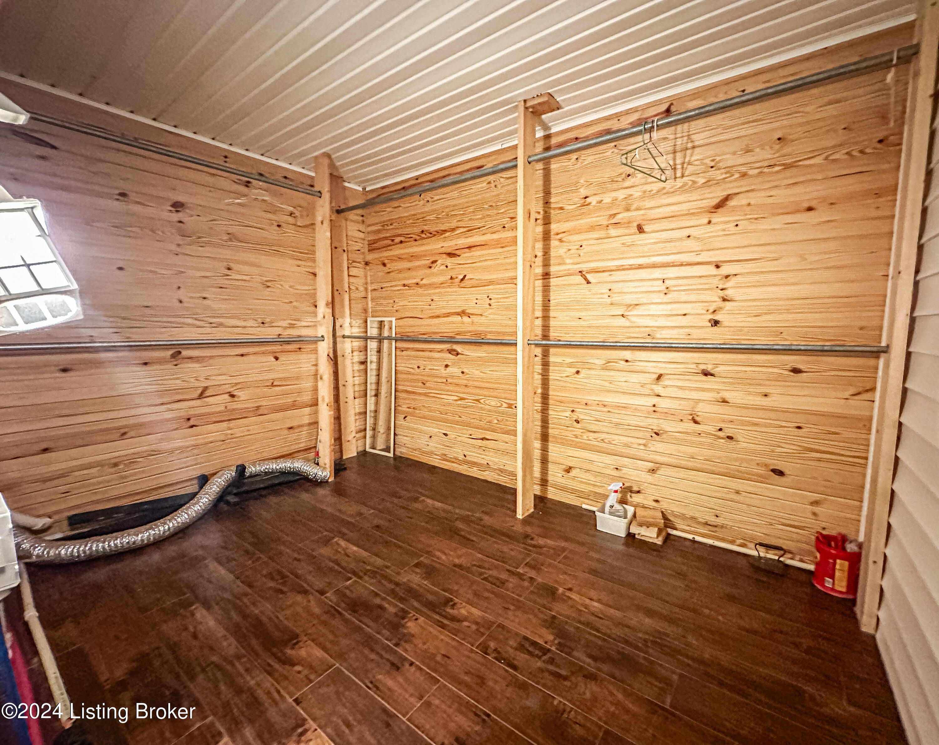 1584 Neafus Road Morgantown, KY 42261 - Photo 34 of 41 2nd Residence- Laundry and Closet