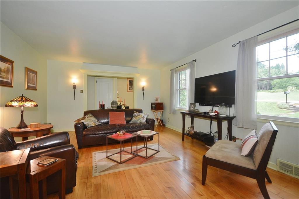1502 Ingomar Heights Road Pittsburgh, PA 15237 - Photo 5 of 25 Gallery Image 5