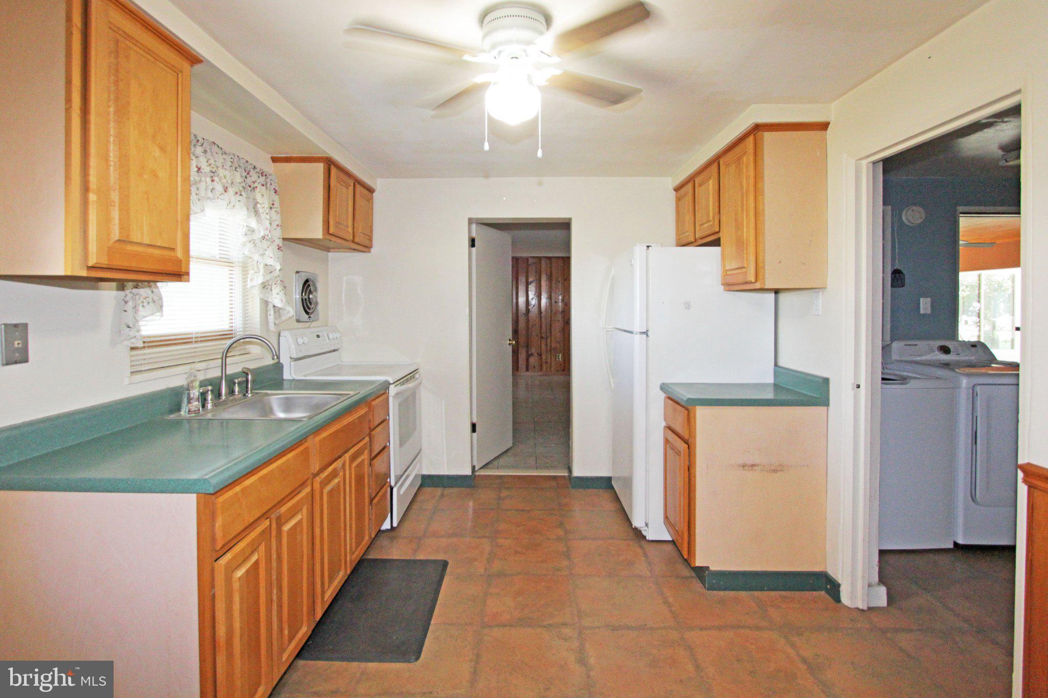 929 Cherry Tree Road Aston, PA 19014 - Photo 9 of 26 Bright and inviting kitchen space.