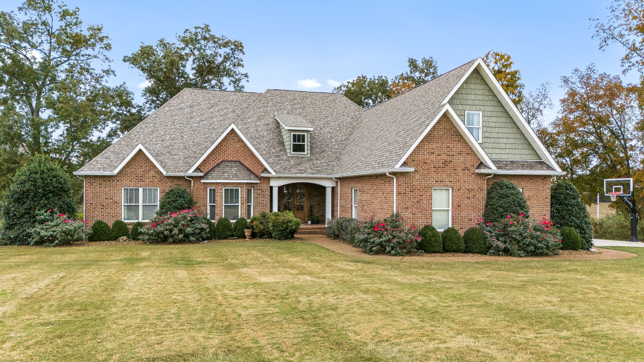 264 Cascade Drive Winchester, TN 37398 - Photo 19 of 86 a front view of a house with garden