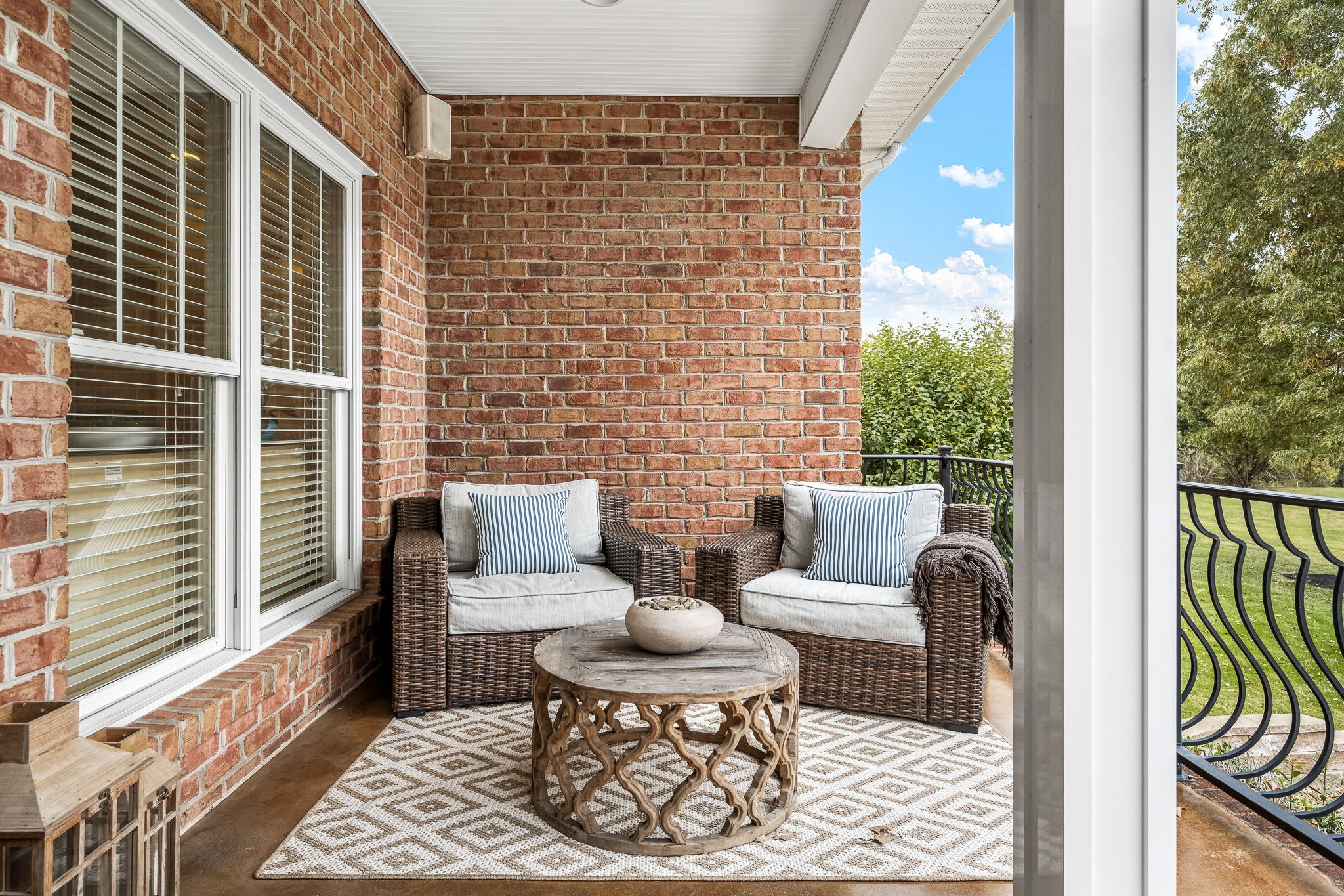 264 Cascade Drive Winchester, TN 37398 - Photo 69 of 86 a view of a patio with couches chairs and wooden floor