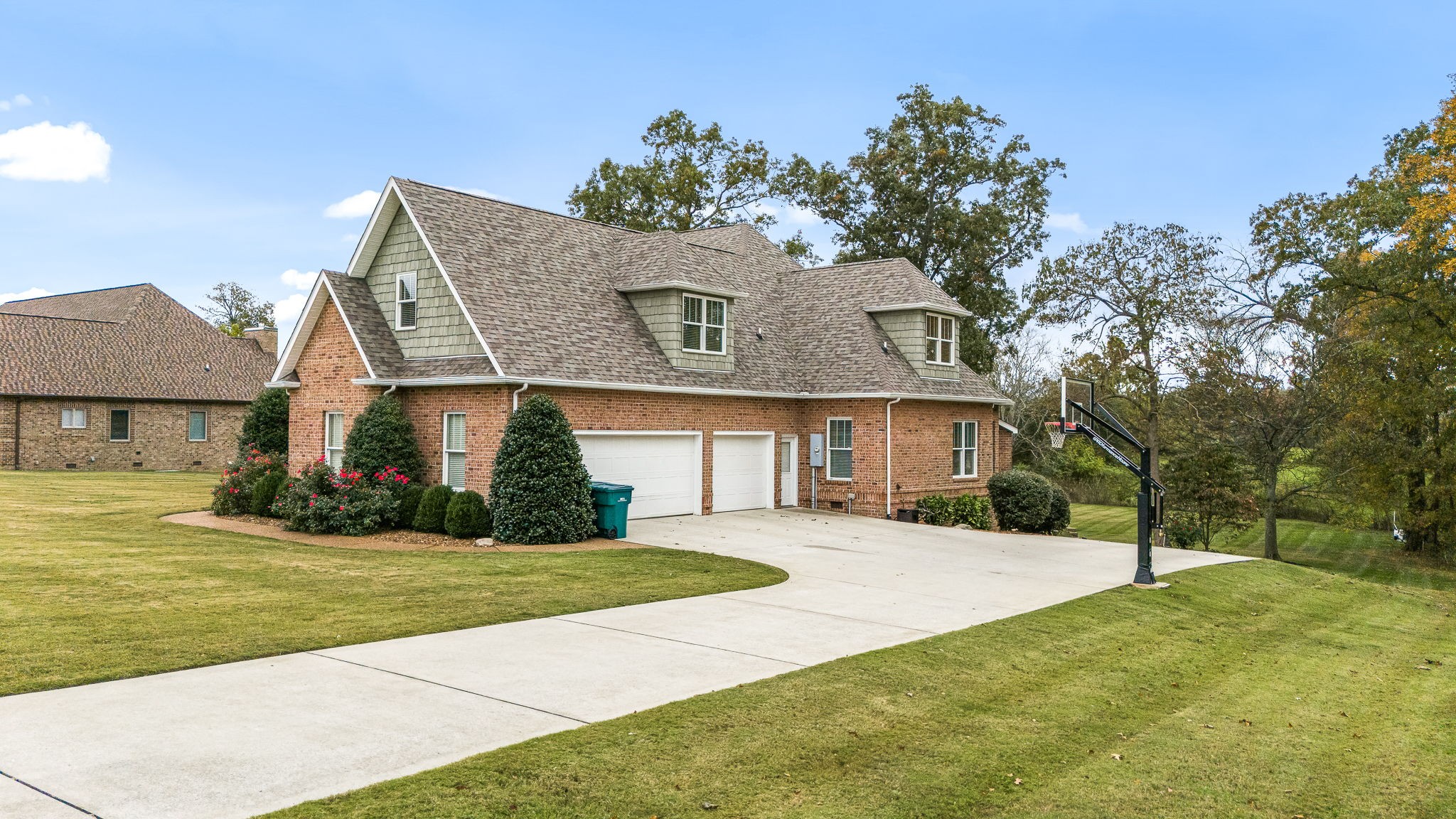 264 Cascade Drive Winchester, TN 37398 - Photo 7 of 86 a front view of a house with a yard