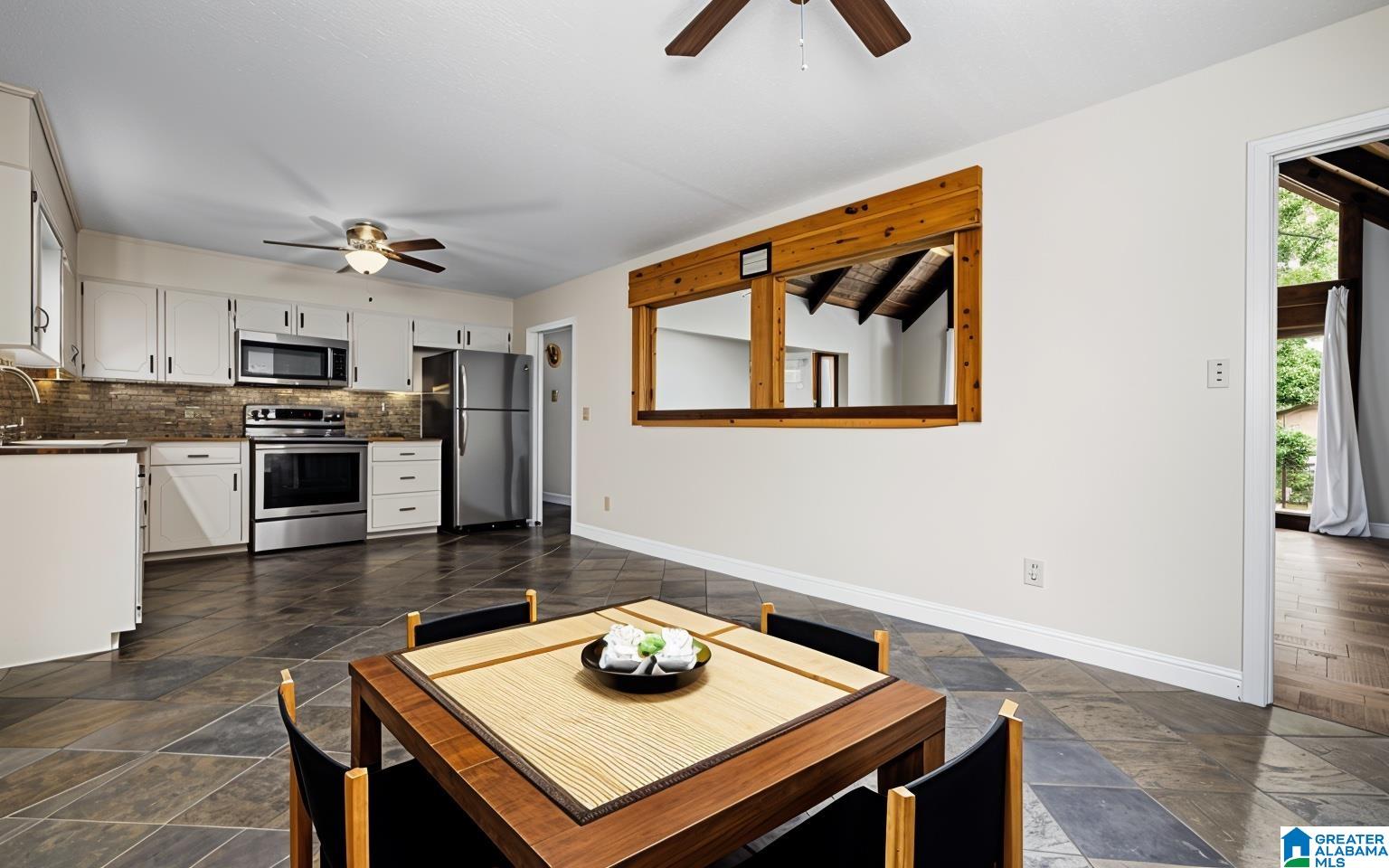 912 Colonial Drive Alabaster, AL 35007 - Photo 13 of 58