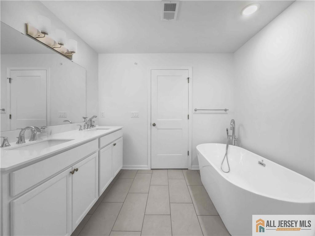 204 Honeysuckle Lane Warren, NJ 07059 - Photo 10 of 17 a spacious bathroom with a bathtub sink and mirror
