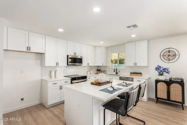 $544,900 | 233 East Erie Drive, Tempe, AZ 85282