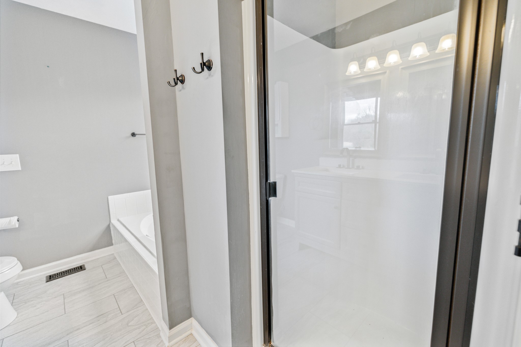 109 Lafayette Rockvale, TN 37153 - Photo 18 of 43 a bathroom with a bathtub