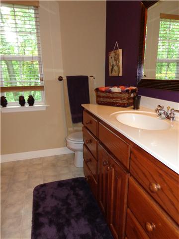 4651 Heath Road Nashville, TN 37221 - Photo 13 of 20 Upstairs hall bath