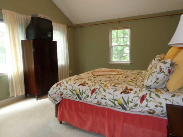 4651 Heath Road Nashville, TN 37221 - Photo 8 of 20 Private owners suite with vaulted ceiling...a great place to begin and end your day!!