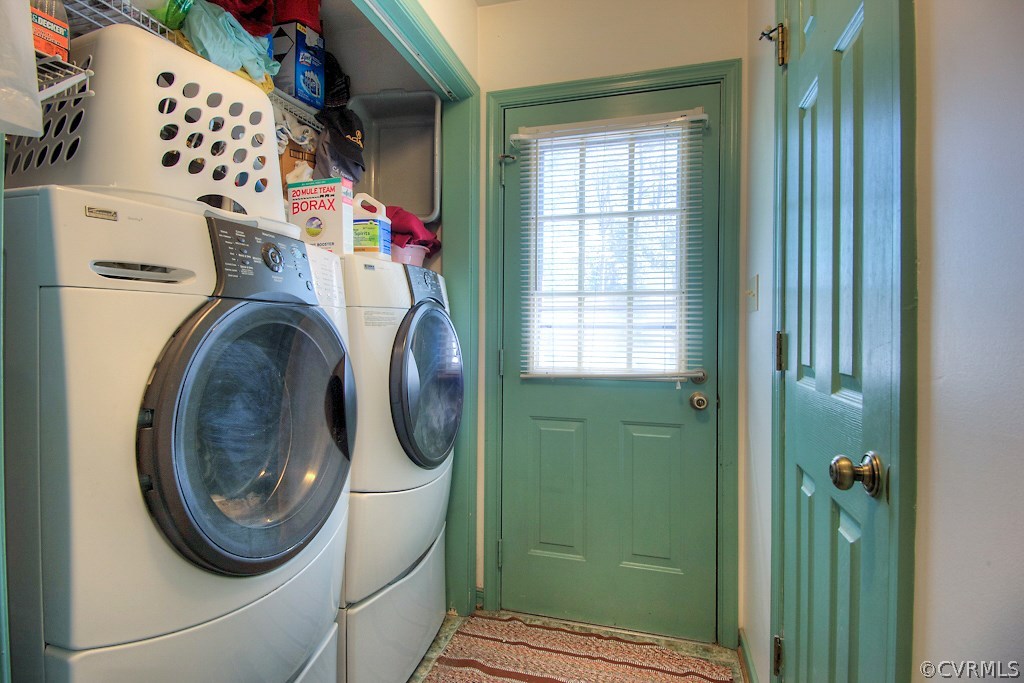 17516 Old Ridge Road Montpelier, VA 23192 - Photo 13 of 27 a utility room with dryer and washer