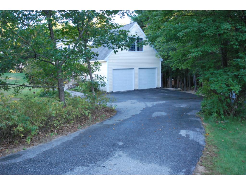 940 Dunbarton Road Manchester, NH 03102 - Photo 3 of 31