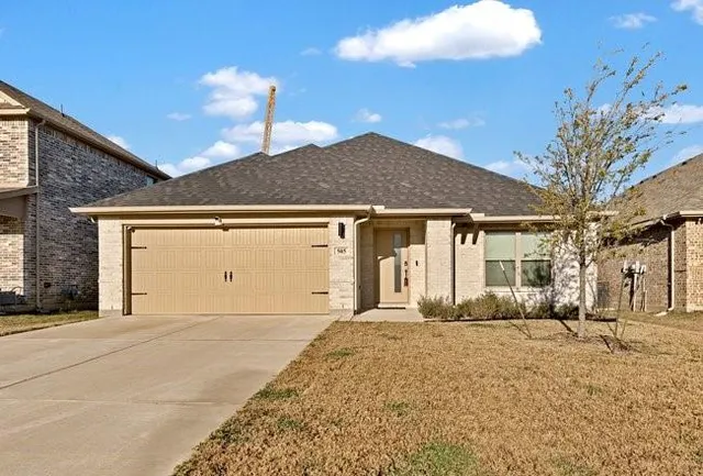 $370,000 | 505 Hazeltine Road, Red Oak, TX 75154