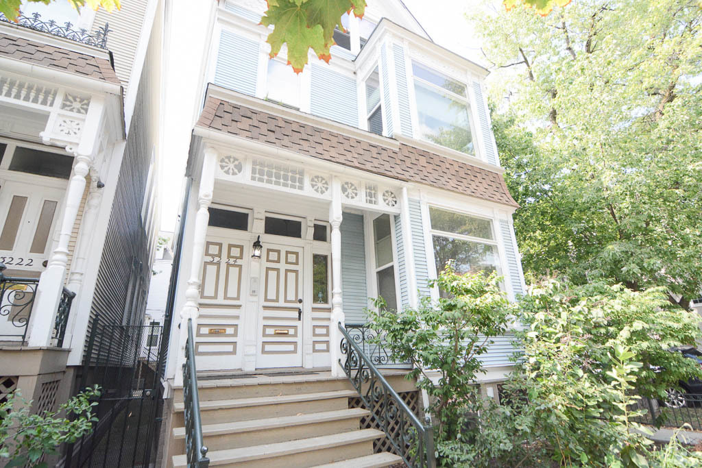 3224 North Racine Avenue, Unit 1 Chicago, IL 60657 - Photo 1 of 20 Gallery Image 1