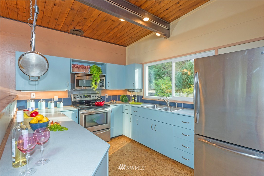 20313 Ridge Road Southwest Vashon, WA 98070 - Photo 8 of 25