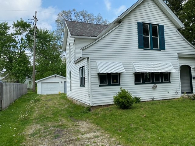 a view of a house with a yard