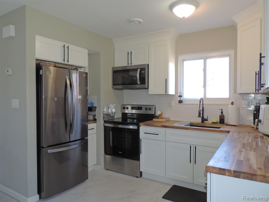 2174 Benstein Road Wolverine Lake, MI 48390 - Photo 13 of 28