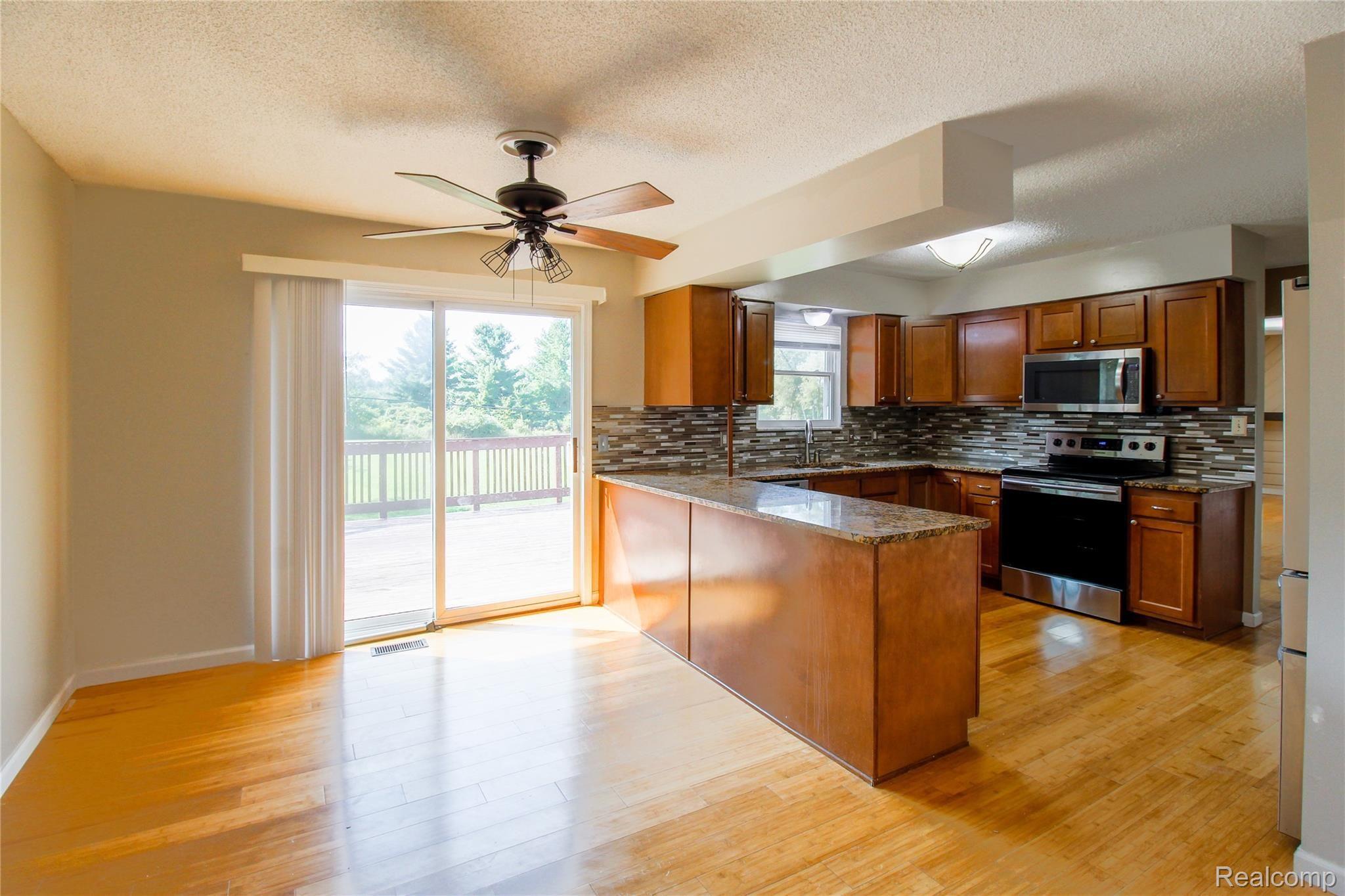 10250 County Line Road Ortonville, MI 48462 - Photo 10 of 41 Kitchen 4.jpg