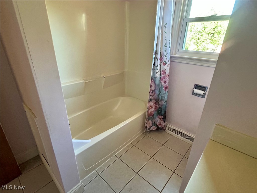 399 Abbyshire Road Green, OH 44319 - Photo 31 of 48 Bathroom with light ceramic tile floors and shower / tub combo