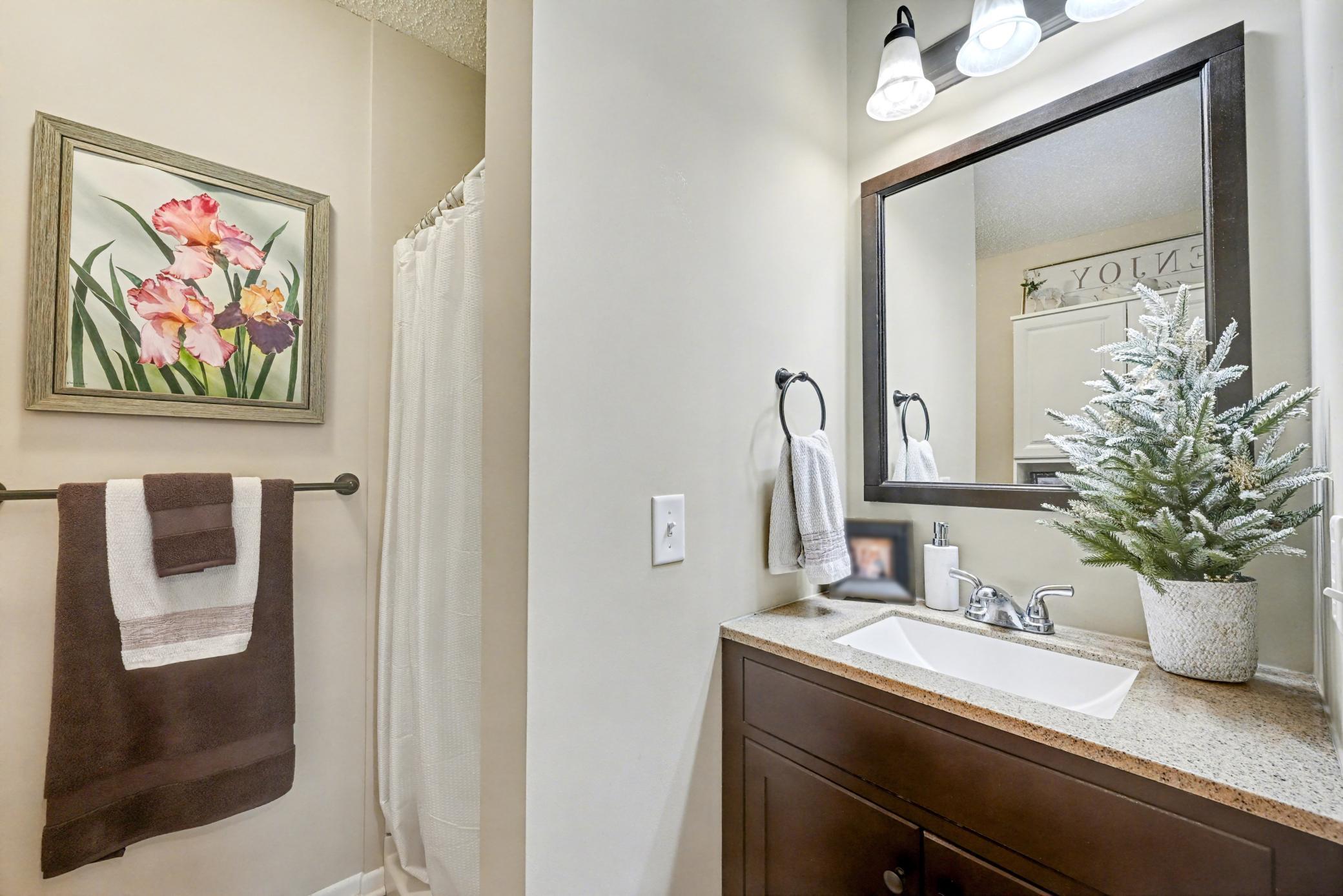 8940 Neill Lake Road, Unit 132 Eden Prairie, MN 55347 - Photo 11 of 22