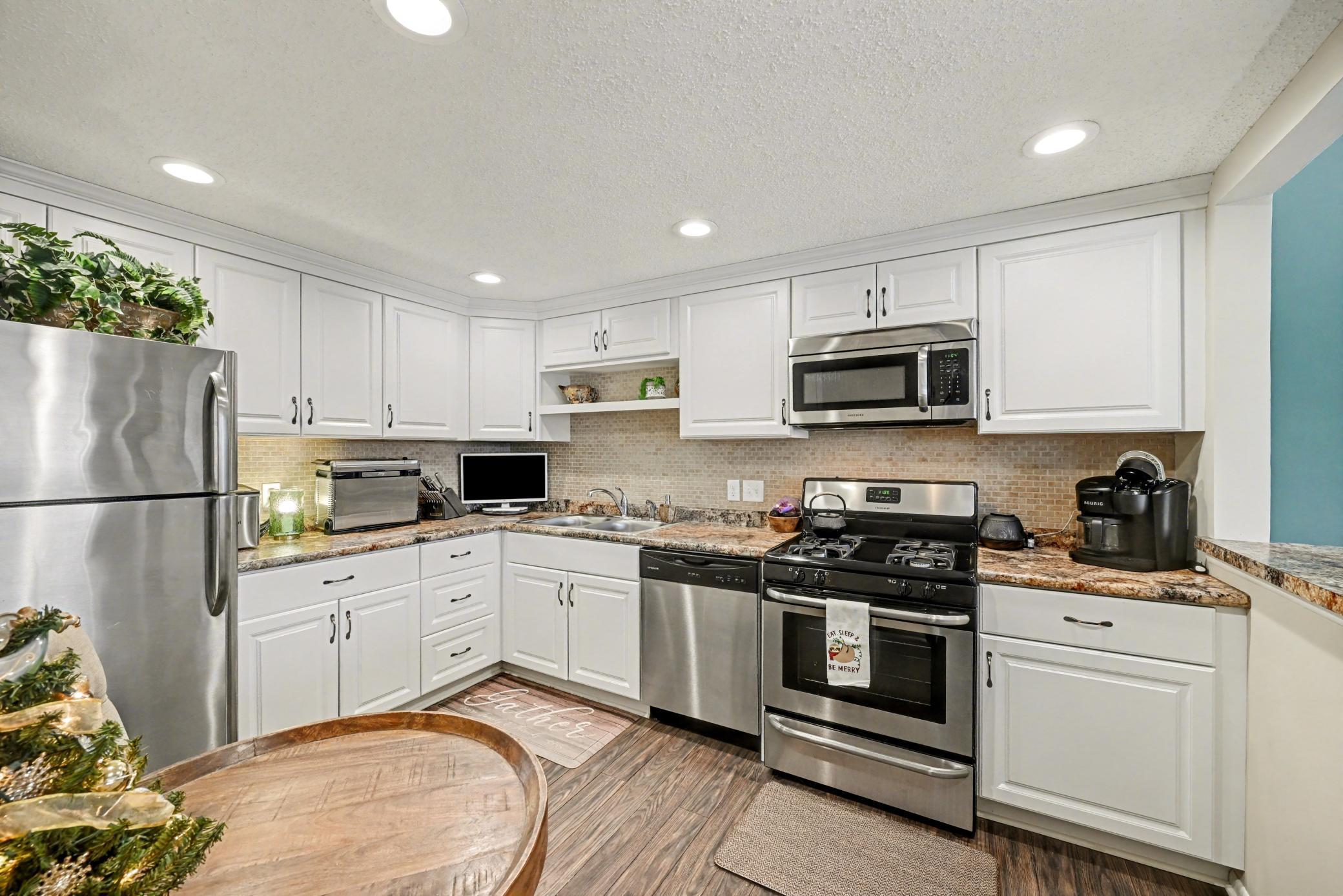 8940 Neill Lake Road, Unit 132 Eden Prairie, MN 55347 - Photo 7 of 22