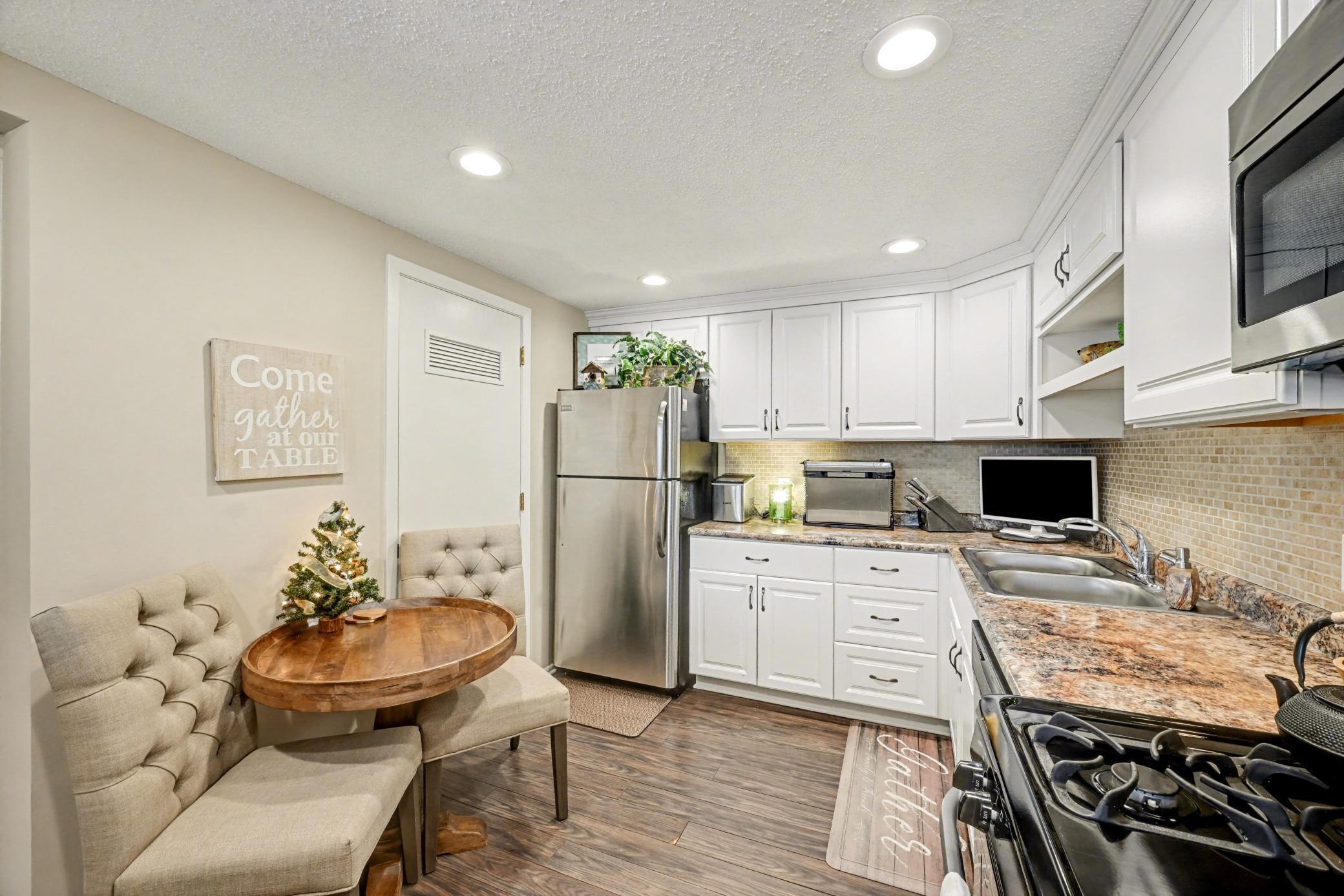 8940 Neill Lake Road, Unit 132 Eden Prairie, MN 55347 - Photo 8 of 22