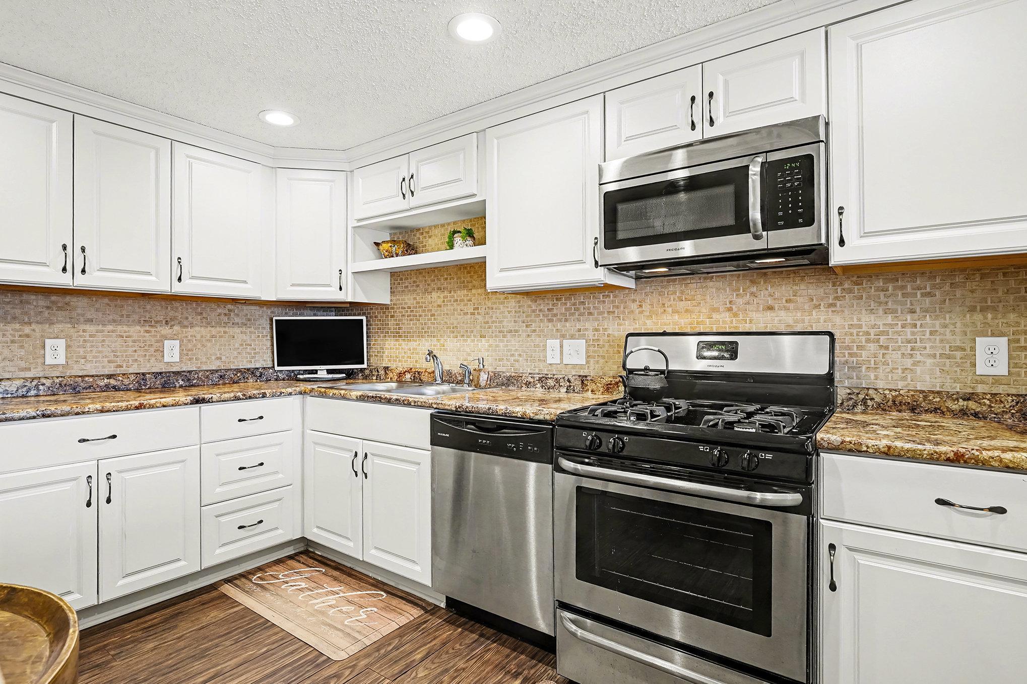 8940 Neill Lake Road, Unit 132 Eden Prairie, MN 55347 - Photo 10 of 24 Gallery Image 10