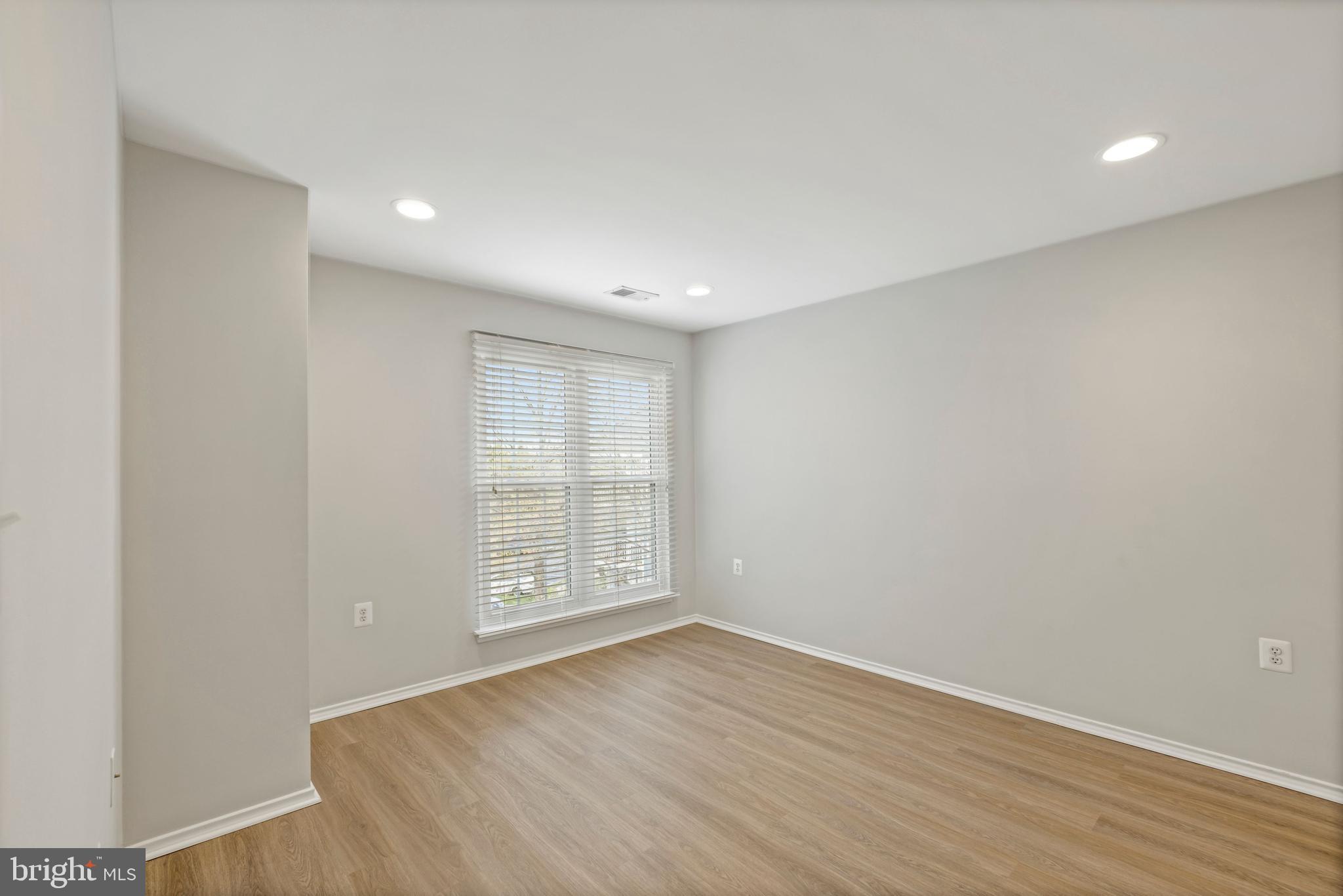 21029 Timber Ridge Terrace, Unit 301 Ashburn, VA 20147 - Photo 12 of 23