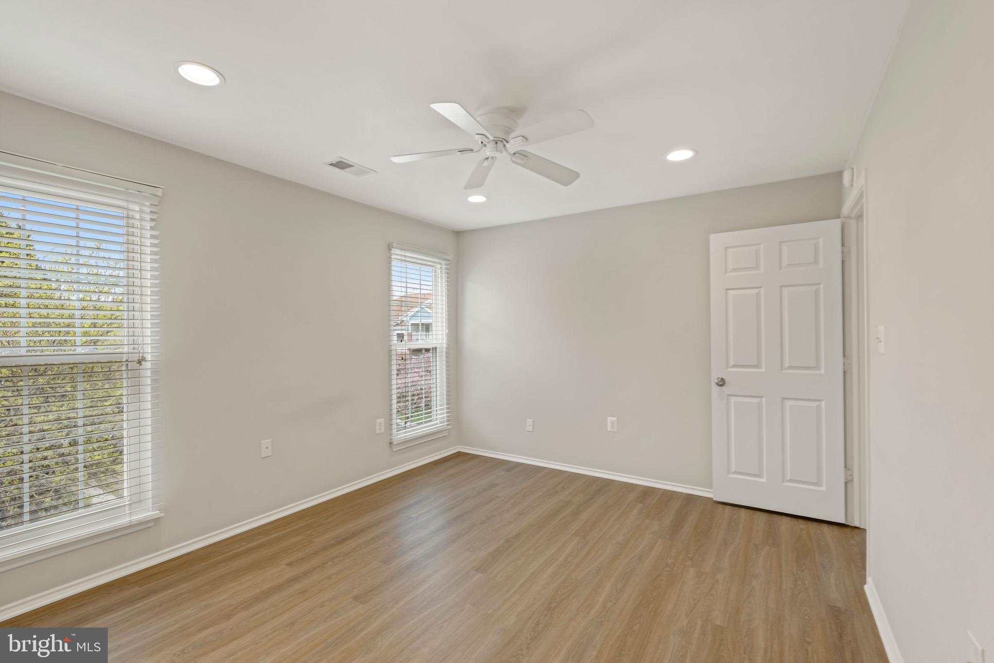 21029 Timber Ridge Terrace, Unit 301 Ashburn, VA 20147 - Photo 17 of 23