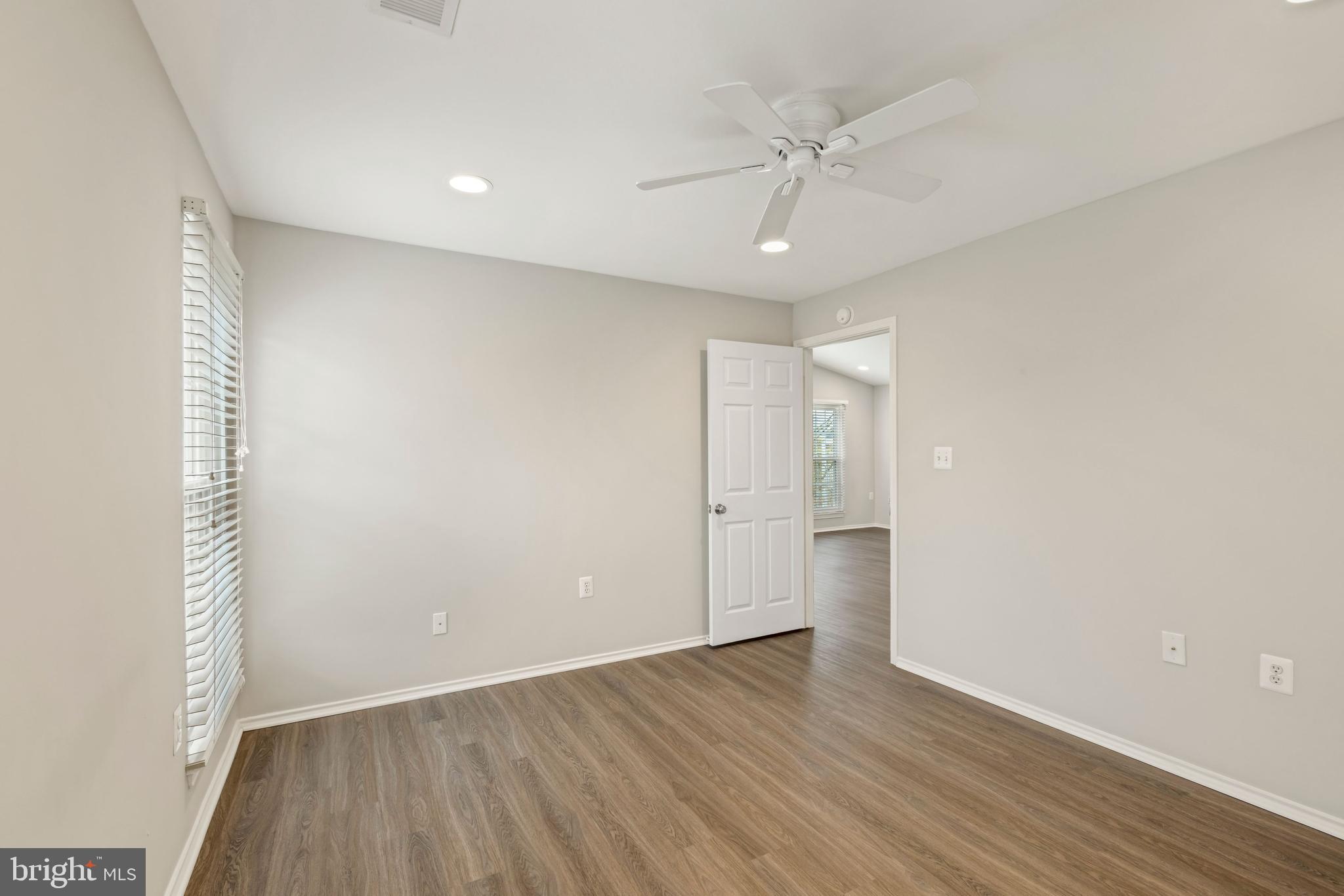 21029 Timber Ridge Terrace, Unit 301 Ashburn, VA 20147 - Photo 18 of 23
