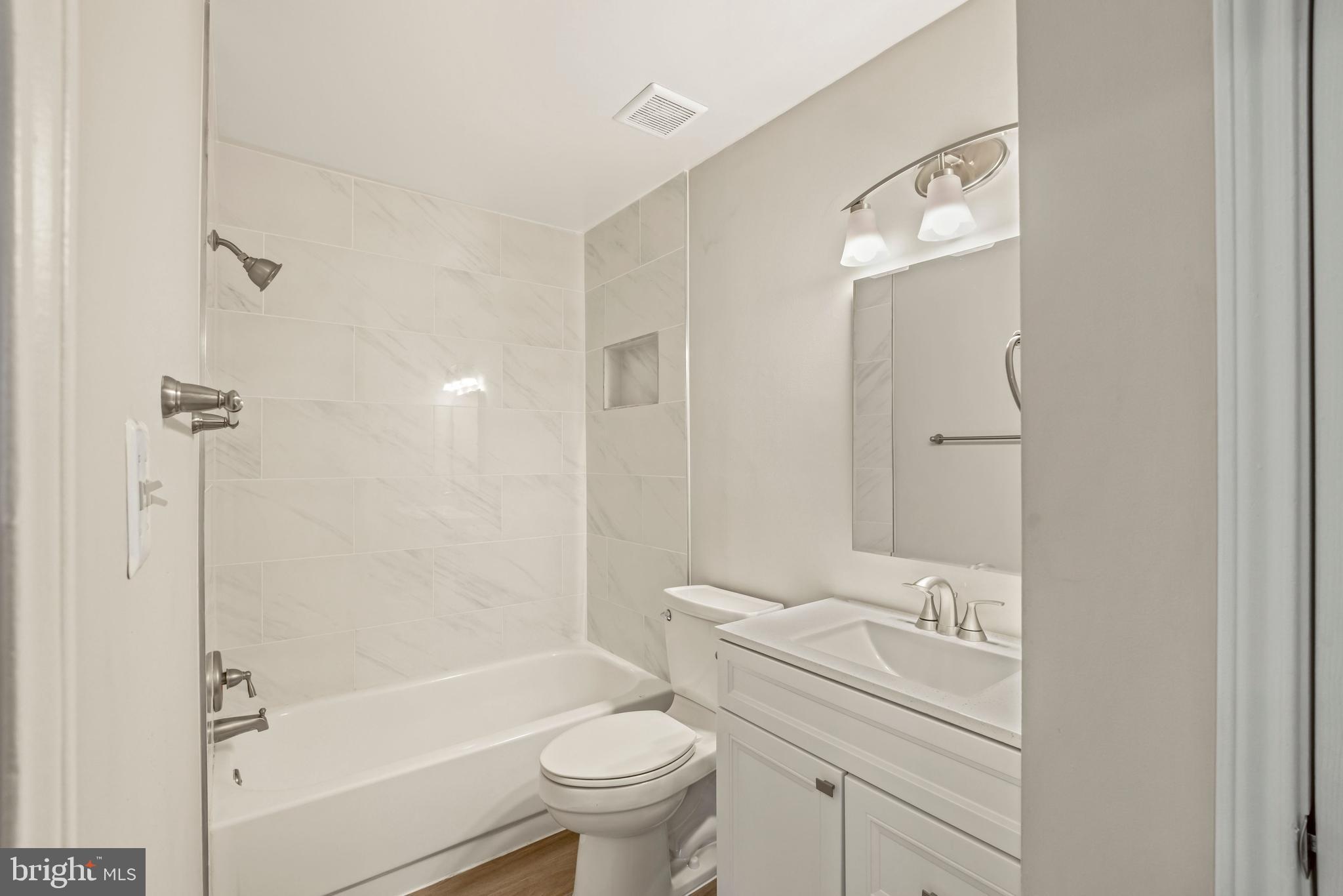 21029 Timber Ridge Terrace, Unit 301 Ashburn, VA 20147 - Photo 20 of 23