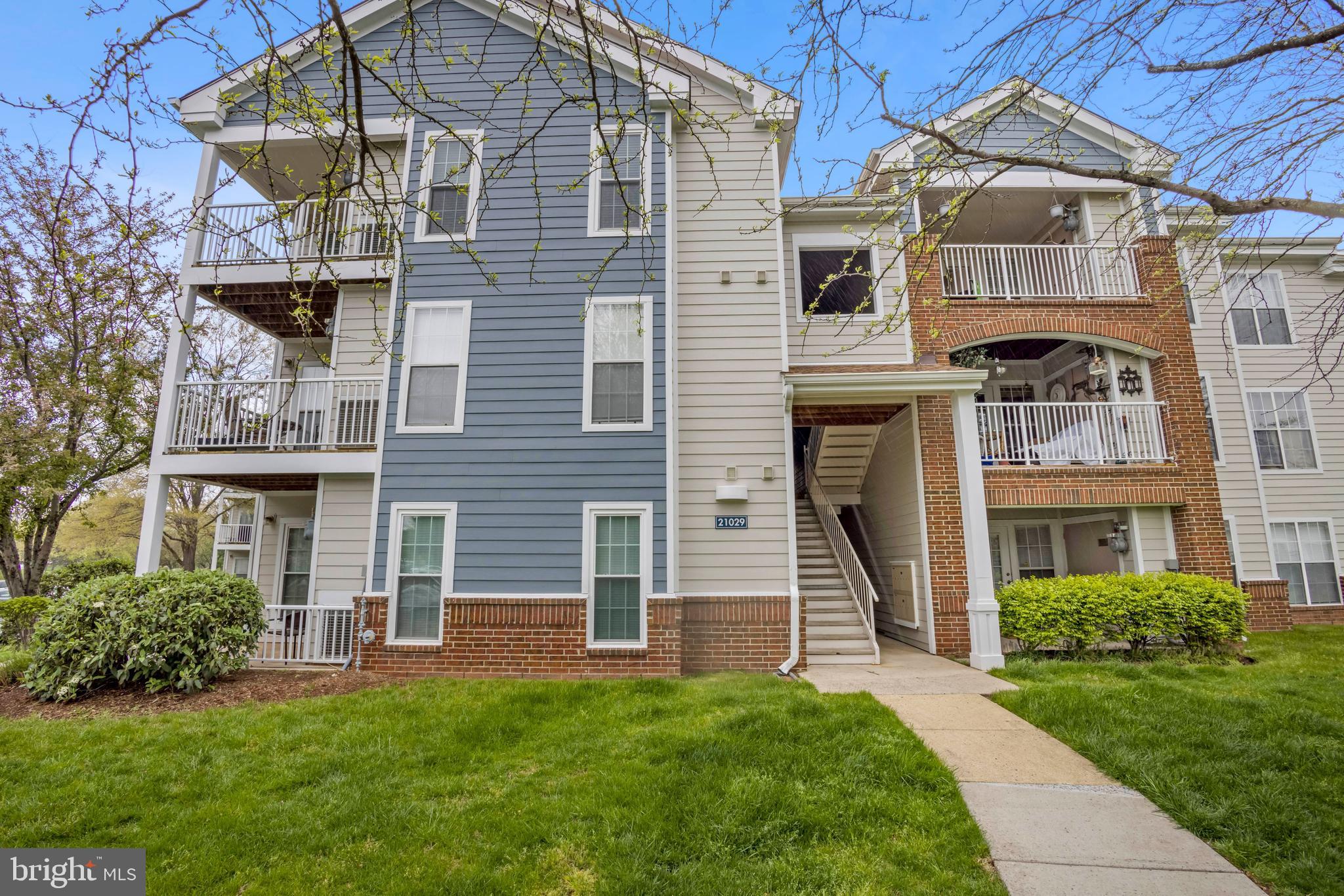 21029 Timber Ridge Terrace, Unit 301 Ashburn, VA 20147 - Photo 3 of 23