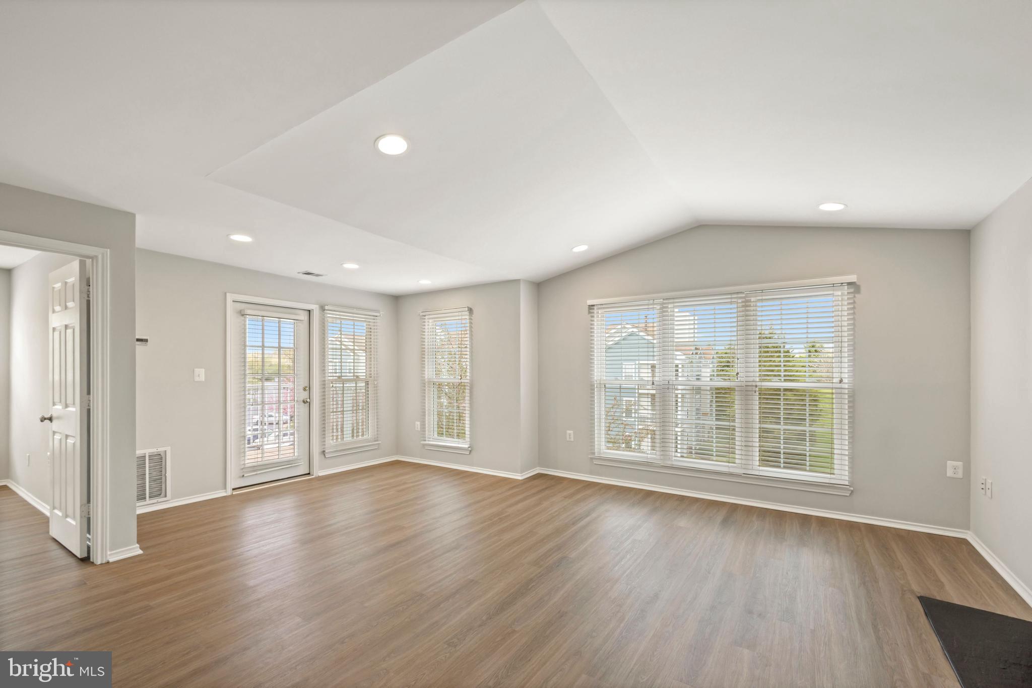 21029 Timber Ridge Terrace, Unit 301 Ashburn, VA 20147 - Photo 6 of 23