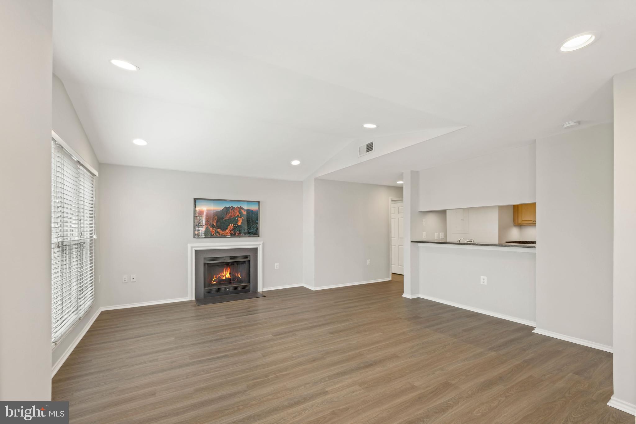 21029 Timber Ridge Terrace, Unit 301 Ashburn, VA 20147 - Photo 7 of 23