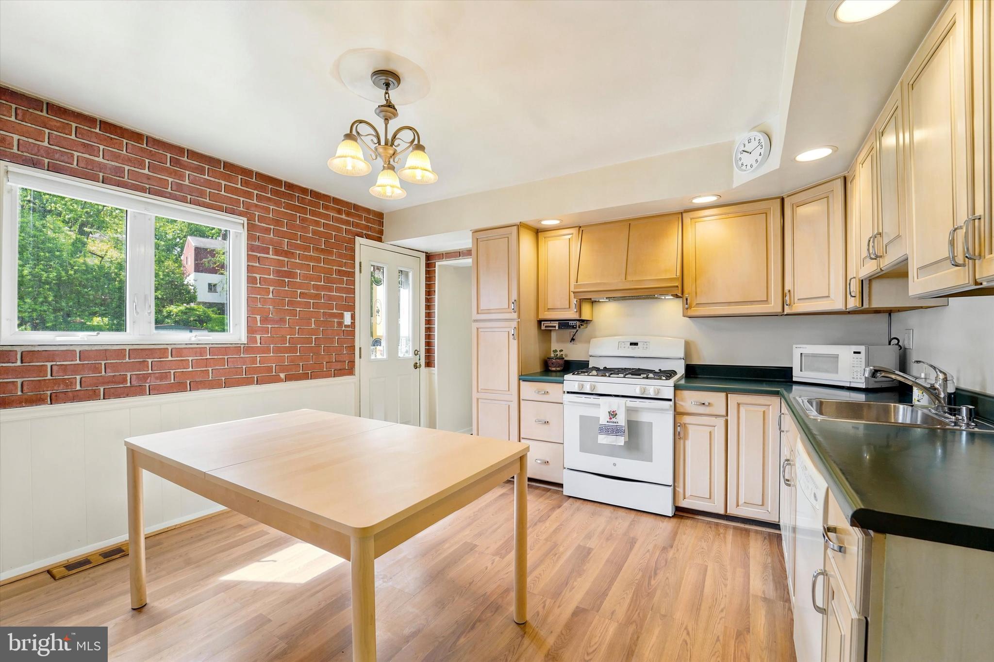 303 Glendale Road Havertown, PA 19083 - Photo 10 of 38