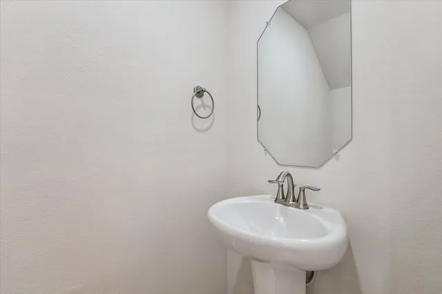 $2,700 | 1815 Crestdale Drive, Houston, TX 77080