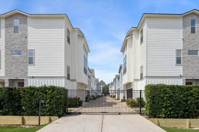 $2,700 | 1815 Crestdale Drive, Houston, TX 77080