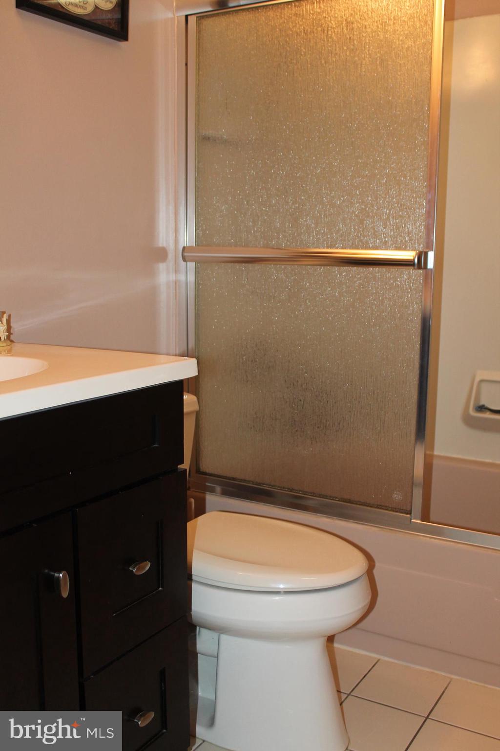 288 Bolton Road East Windsor, NJ 08520 - Photo 22 of 28 Hallway Full Bath